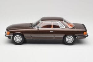 Mercedes 500 SLC C107 Beige Metallic KK-Scale 1:18 KKDC180851 Metal - imagem 3 de 6