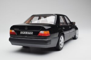 Mercedes 500E W124 Preto Edição Limitada Norev 1:18 183949 Metal - imagem 10 de 12