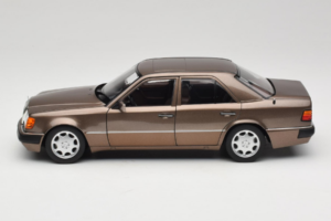 Mercedes 500E W124 Impala Metallic Norev 1:18 183954 Metal - imagem 4 de 8