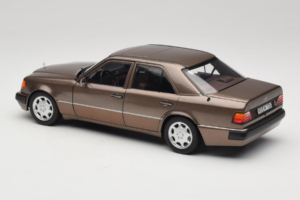 Mercedes 500E W124 Impala Metallic Norev 1:18 183954 Metal - imagem 7 de 8