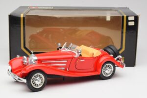 Mercedes 500K Roadster Vermelho Bburago 1:18 3020 Metal - imagem 8 de 8
