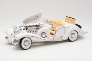 Mercedes 500K Special Roadster Branco Premiere Edition Maisto 1:18 536055 Metal - imagem 2 de 8