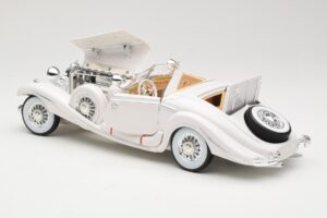 Mercedes 500K Special Roadster Branco Premiere Edition Maisto 1:18 536055 Metal - imagem 5 de 8