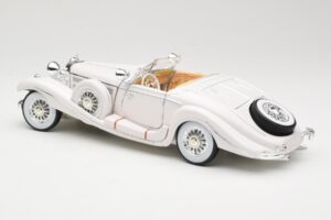 Mercedes 500K Special Roadster Branco Premiere Edition Maisto 1:18 536055 Metal - imagem 7 de 8