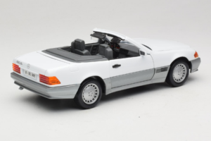 Mercedes 500 SL R129 Branco Roadtough 1:18 92048 Metal - imagem 3 de 8