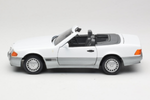 Mercedes 500 SL R129 Branco Roadtough 1:18 92048 Metal - imagem 4 de 8