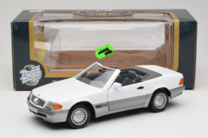 Mercedes 500 SL R129 Branco Roadtough 1:18 92048 Metal - imagem 8 de 8