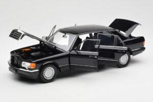 Mercedes 560 SEL W126 Preto Edição Dealer Norev 1:18 B66040599 Metal - imagem 2 de 8