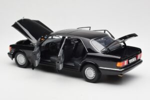 Mercedes 560 SEL W126 Preto Edição Dealer Norev 1:18 B66040599 Metal - imagem 5 de 8