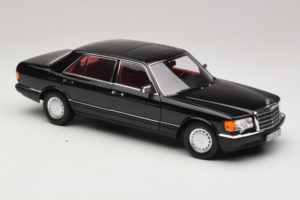 Mercedes 560 SEL W126 Preto Com Interior Vermelho Norev 1:18 183788 Metal - imagem 6 de 8