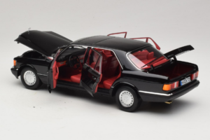 Mercedes 560 SEL W126 Preto Com Interior Vermelho Norev 1:18 183788 Metal - imagem 7 de 8