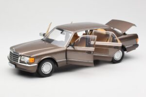 Mercedes 560 SEL W126 Impala Castanho Edação Dealer Norev 1:18 B66040646 Metal - imagem 2 de 8