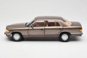 Mercedes 560 SEL W126 Impala Castanho Edação Dealer Norev 1:18 B66040646 Metal - imagem 4 de 8