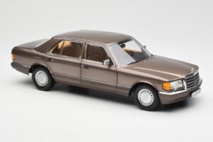 Mercedes 560 SEL W126 Impala Castanho Edação Dealer Norev 1:18 B66040646 Metal - imagem 6 de 8