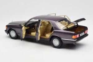 Mercedes 560 SEL W126 Violeta Metallic Norev 1:18 183544 Metal - imagem 5 de 8