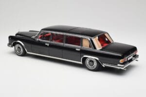 Mercedes 600 Pullman W100 Preto NZG 1:18 1071/50 Metal - imagem 7 de 8