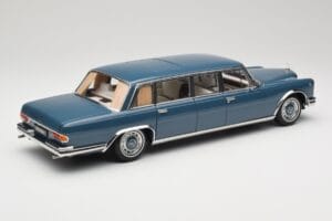 Mercedes 600 Pullman W100 Azul NZG 1:18 B66040707 Metal - imagem 3 de 8