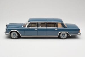 Mercedes 600 Pullman W100 Azul NZG 1:18 B66040707 Metal - imagem 4 de 8