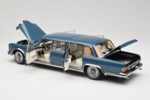 Mercedes 600 Pullman W100 Azul NZG 1:18 B66040707 Metal - imagem 5 de 8