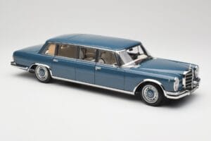 Mercedes 600 Pullman W100 Azul NZG 1:18 B66040707 Metal - imagem 6 de 8