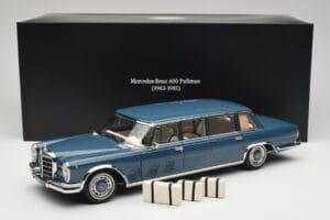 Mercedes 600 Pullman W100 Azul NZG 1:18 B66040707 Metal - imagem 8 de 8