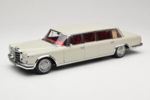 Mercedes 600 Pullman W100 Cinzento Claro NZG 1:18 B66040708 Metal