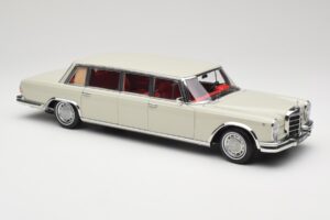Mercedes 600 Pullman W100 Cinzento Claro NZG 1:18 B66040708 Metal - imagem 6 de 8