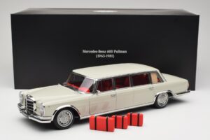 Mercedes 600 Pullman W100 Cinzento Claro NZG 1:18 B66040708 Metal - imagem 8 de 8