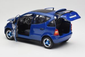 Mercedes A-Class W168 Azul Escuro Maisto 1:18 B66005219 Metal - imagem 5 de 8