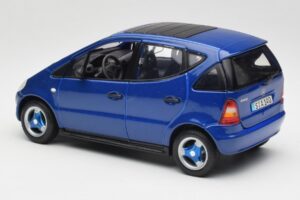 Mercedes A-Class W168 Azul Escuro Maisto 1:18 B66005219 Metal - imagem 7 de 8