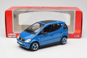 Mercedes A-Class W168 Azul Claro Maisto 1:18 37800-M5 Metal - imagem 8 de 8