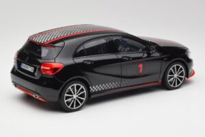Mercedes A-Class W176 AMG Preto Norev 1:18 183596 Metal - imagem 3 de 8