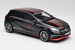 Mercedes A-Class W176 AMG Preto Norev 1:18 183596 Metal - imagem 6 de 8