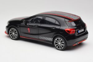 Mercedes A-Class W176 AMG Preto Norev 1:18 183596 Metal - imagem 7 de 8