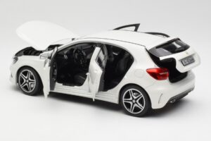 Mercedes A-Class W176 Cirrus Branco Norev 1:18 B66960126 Metal - imagem 5 de 8