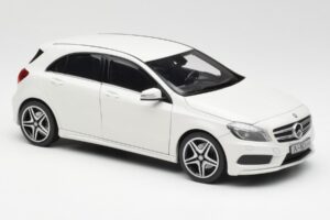 Mercedes A-Class W176 Cirrus Branco Norev 1:18 B66960126 Metal - imagem 6 de 8