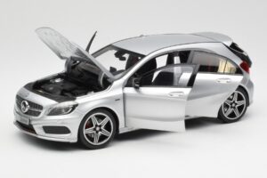 Mercedes A-Class W176 Polar Prata Norev 1:18 B66960139 Metal - imagem 2 de 8