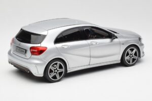 Mercedes A-Class W176 Polar Prata Norev 1:18 B66960139 Metal - imagem 3 de 8