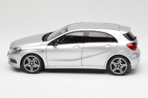 Mercedes A-Class W176 Polar Prata Norev 1:18 B66960139 Metal - imagem 4 de 8