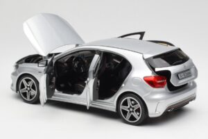 Mercedes A-Class W176 Polar Prata Norev 1:18 B66960139 Metal - imagem 5 de 8