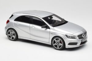 Mercedes A-Class W176 Polar Prata Norev 1:18 B66960139 Metal - imagem 6 de 8