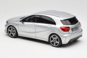 Mercedes A-Class W176 Polar Prata Norev 1:18 B66960139 Metal - imagem 7 de 8