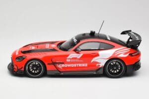 Mercedes AMG GT Black Series C190 Safety Car F1 2023 Minichamps 1:18 155032091 Metal - imagem 3 de 6