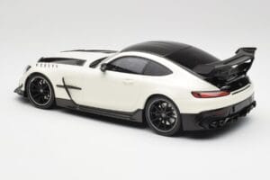 Mercedes AMG GT C190 Black Series Designo Diamond Branco Metallic Minichamps 1:18 155032022 Metal - imagem 5 de 6