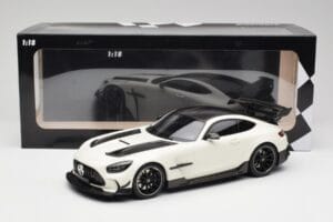 Mercedes AMG GT C190 Black Series Designo Diamond Branco Metallic Minichamps 1:18 155032022 Metal - imagem 6 de 6