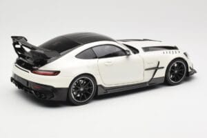 Mercedes AMG GT C190 Black Series Diamond White Metallic Minichamps 1:18 110032020 Metal - imagem 3 de 8