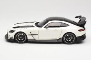 Mercedes AMG GT C190 Black Series Diamond White Metallic Minichamps 1:18 110032020 Metal - imagem 4 de 8