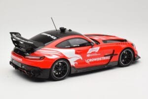 Mercedes AMG GT C190 Black Series Safety Car F1 2022 Minichamps 1:18 155032090 Metal - imagem 2 de 6