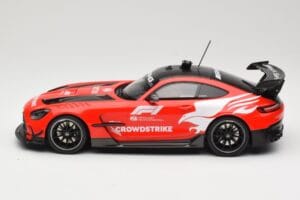 Mercedes AMG GT C190 Black Series Safety Car F1 2022 Minichamps 1:18 155032090 Metal - imagem 3 de 6