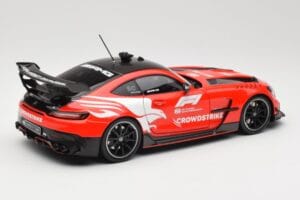 Mercedes AMG GT C190 Black Series Safety Car F1 2024 Minichamps 1:18 110032090 Metal - imagem 3 de 8